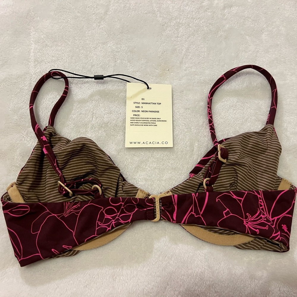 ❌SOLD❌ Acacia Manhattan Top - Picture 2 of 3